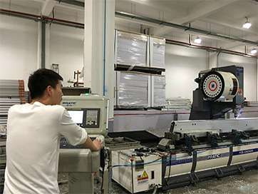 7331548762537781.jpg 篷房型材專用大型數控加工中心.jpg